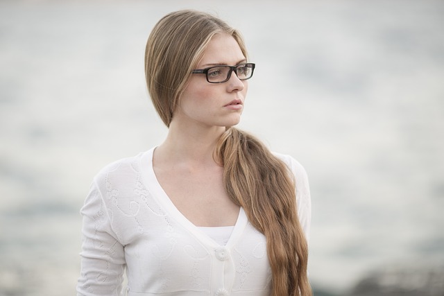 woman-2349047_640